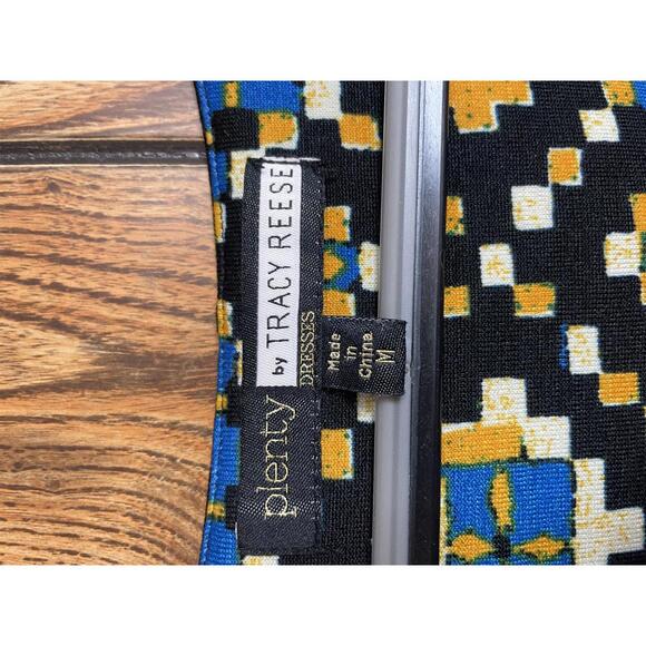 Women’s medium bundle of 3 dresses & 1 skirt - Picture 5 of 6